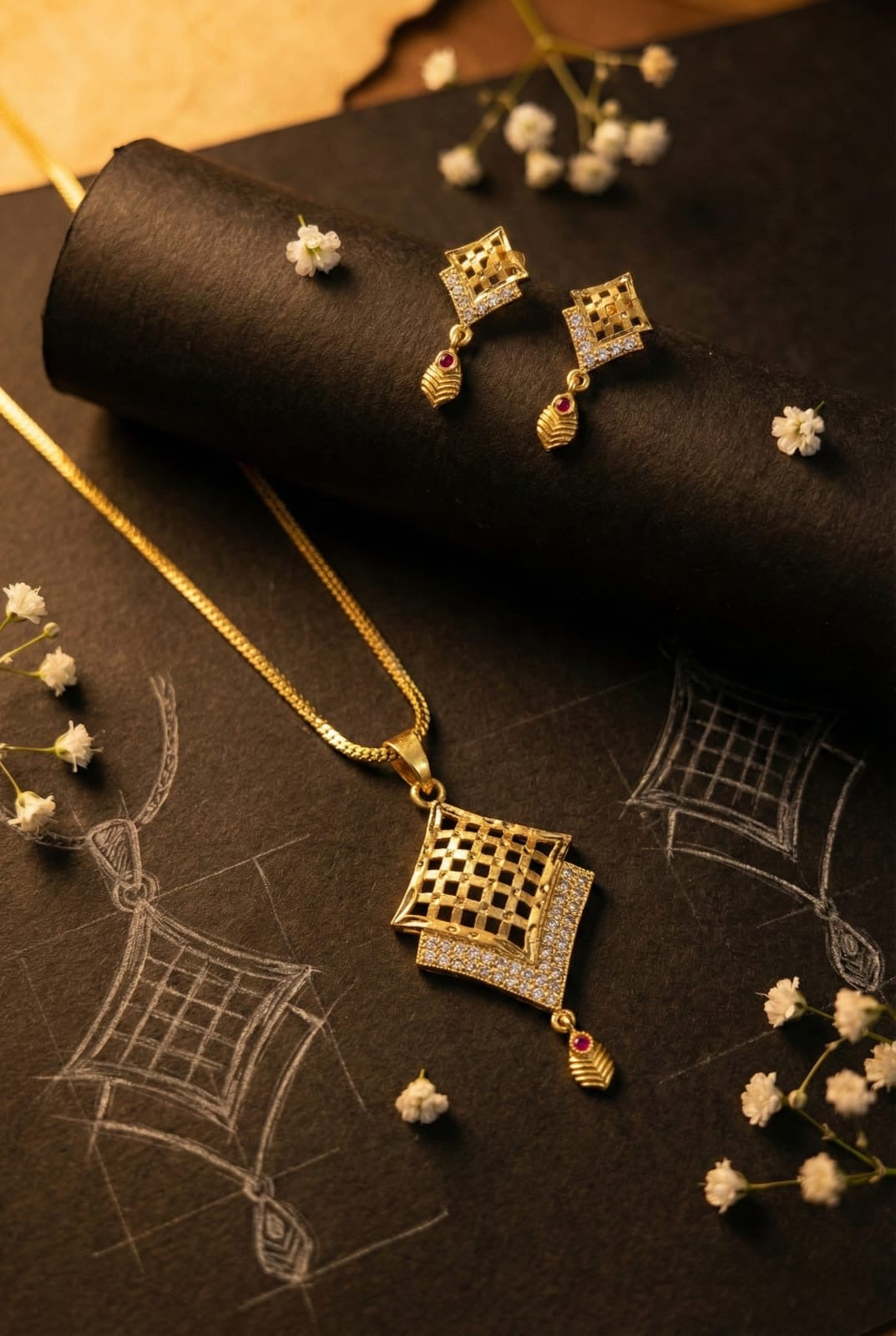 Geometric Antique Gold Look Pendant Necklace Set